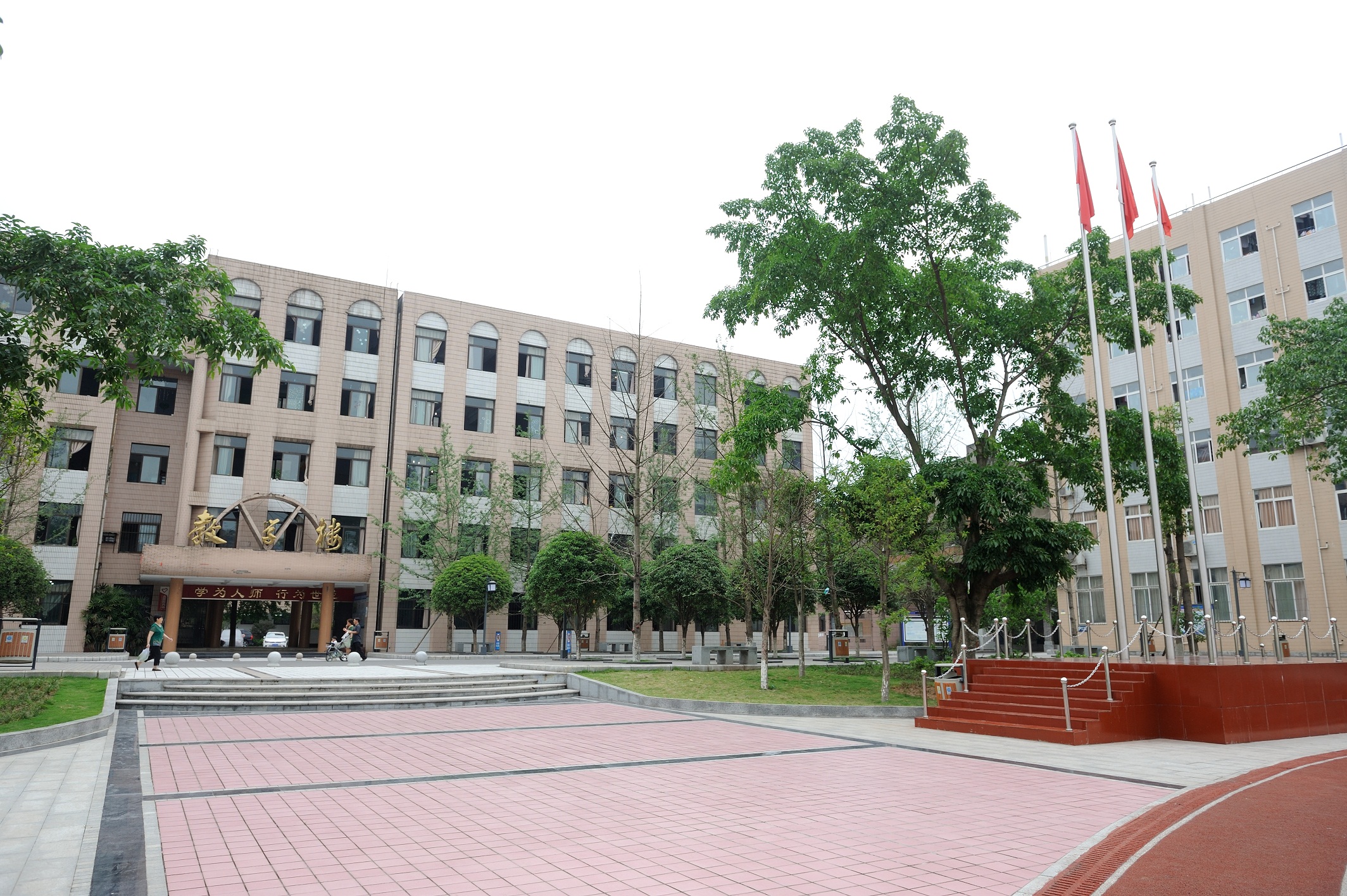 教学区入口.jpg